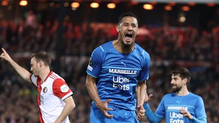 William Saliba au cours de la demi-finale aller de la Ligue Europa conférence entre le Feyenoord Rotterdam et Marseille, le 28 avril 2022, aux Pays-Bas. (KENZO TRIBOUILLARD / AFP)