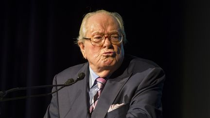 Le pr&eacute;sident d'honneur du FN,&nbsp;Jean-Marie Le Pen, lors d'un meeting&nbsp;&agrave; Nice (Alpes-Maritimes), le 20 mars 2014. (CITIZENSIDE/ERICK GARIN / AFP)