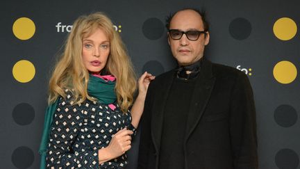 Arielle Dombasle et Nicolas Ker à franceinfo le 22 janvier 2019 (JEAN-CHRISTOPHE BOURDILLAT / FRANCE-INFO)