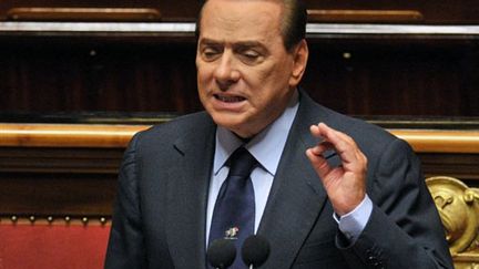 Silvio Berlusconi devant les sénateurs italiens, le 13 décembre 2010 (AFP / Alberto Pizzoli)