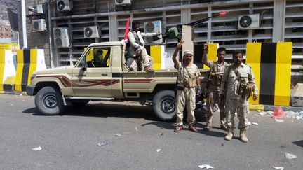 Les forces séparatistes s'imposent désormais&nbsp;comme un acteur incontournable du conflit (des combattants, ici, à Aden). (OMAR OUAHMANE / RADIO FRANCE)