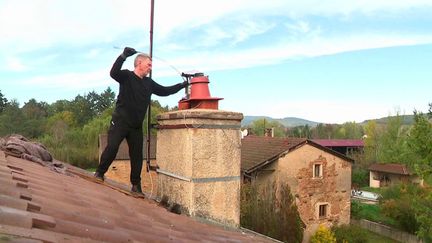 Énergie : entre forte demande et manque de main-d’œuvre, les ramoneurs débordés