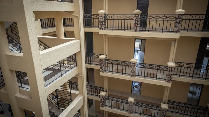 Une vue générale du Hope Hostel, qui s'apprête à accueillir des migrants dans le cadre de l'accord passé le Royaume-Uni et le Rwanda, le 19 mai 2022. (SIMON WOHLFAHRT / AFP)