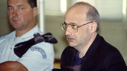 Jean-Claude Romand, quintuple meurtrier de son épouse, ses deux enfants et parents, à son procès en 1996 (PHILIPPE DESMAZES / AFP)