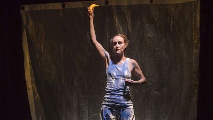 Julie Timmerman dans sa pièce "Bananas (and Kings" (Pascal Gely)