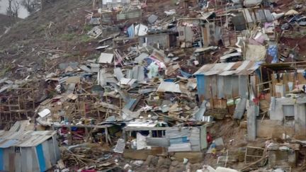 Le cyclone Chido a détruit de nombreux habitats précaires à Mayotte. Un tiers de la population vivait dans des bangas, faits de tôles et de planches, qui ont été balayés par la tempête.