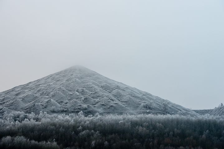 Un terril à Loos-en-Gohelle (Nord) le 1er janvier 2017. (MAXPPP)