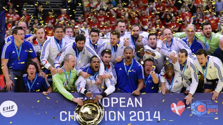 Les Bleus célèbrent leur titre de champion d'Europe, le 26 janvier 2014. (JONATHAN NACKSTRAND / AFP)