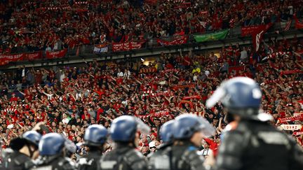 Les forces de l'ordre assistent au match entre le Real Madrid et Liverpool, au Stade de France, le 28 mai 2022.&nbsp; (MAXPPP)