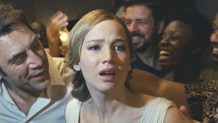 Javier Bardem et Jennifer Lawrence dans "Mother ! " de Darren Aronofsky
 (Paramount Pictures)