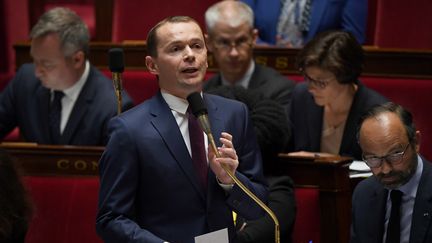 Olivier Dussopt, le&nbsp;secrétaire d'Etat à la Fonction publique, à l'Assemblée nationale, le&nbsp;3 avril 2019. (CHRISTOPHE ARCHAMBAULT / AFP)