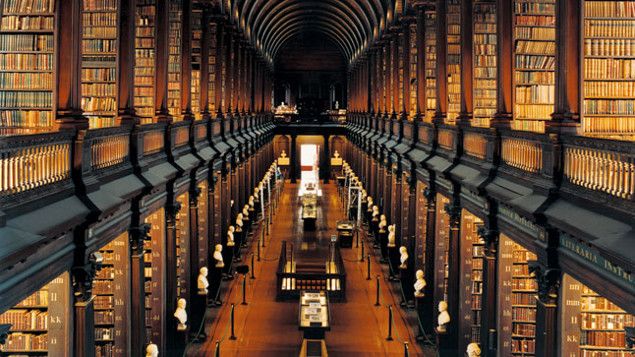 &nbsp; (The "old library" at Trinity College, plus grande université d'Irlande © DR)