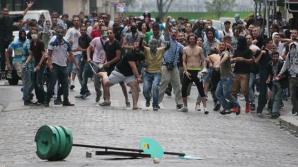 Des &eacute;meutiers, &agrave; Paris, le 19 juillet, en marge d'une manifestation de soutien au peuple palestinien. (JACQUES DEMARTHON / AFP)