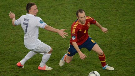 Ribéry à la lutte avec Iniesta lors de France-Espagne