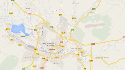 Deux enfants &acirc;g&eacute;s de 2 ans et 2 ans et demi ont &eacute;t&eacute; retrouv&eacute;s&nbsp;errant dans une rue de&nbsp;Vesoul (Haute-Sa&ocirc;ne),&nbsp;le 27 avril 2014. ( GOOGLE MAPS / FRANCETV INFO )