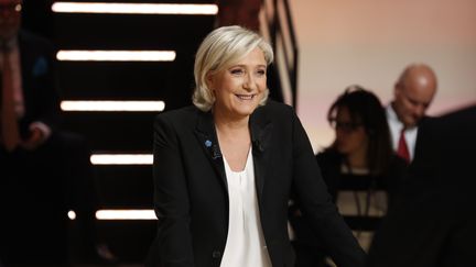 Marine Le Pen participe au débat organisé par TF1 entre cinq candidats à la présidentielle, lundi 20 mars 2017. (PATRICK KOVARIK / POOL / AFP)