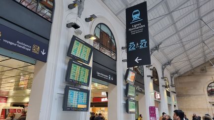 L'entrée vers les lignes SNCF de train normandes de la gare Saint-Lazare à Paris, vers Caen et Cherbourg notamment (photo d'illustration). (MARIE MARTIROSSIAN / RADIO FRANCE)