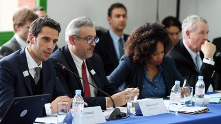 Le président du comité d'organisation des Jeux olympiques de Paris 2024 Tony Estanguet, le directeur général Etienne Thobois, et la ministre des Sports Laura Flessel, le 2 mars 2018 au Bourget (Seine-Saint-Denis). (PHILIPPE MILLEREAU / DPPI MEDIA / AFP)