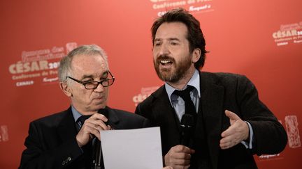 Le pr&eacute;sident de l'Acad&eacute;mie des C&eacute;sar, Alain Terzian, et le ma&icirc;tre de c&eacute;r&eacute;monie de la 40e &eacute;dition, Edouard Baer, annoncent les nominations, le 28 janvier 2015 &agrave; Paris. (STEPHANE DE SAKUTIN / AFP)