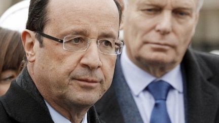 François Hollande et le patron des députés socialistes, Jean-Marc Ayrault (PATRICK KOVARIK / AFP)