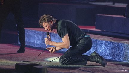 Johnny Hallyday au Palais Omnisports de Paris-Bercy le 15 septembre 1987 (PATRICK KOVARIK / AFP)