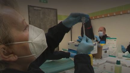 Vaccin contre le Covid-19 : les militaires et les sapeurs-pompiers mis à contribution