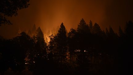 États-Unis : un feu historique n'en finit pas de ravager la Californie