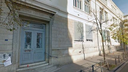 L'entrée de l'école maternelle du groupe scolaire Gilbert-Dru, à Lyon, où six cas de coronavirus ont été recensés, le&nbsp;6 juillet 2020. (GOOGLE MAPS)