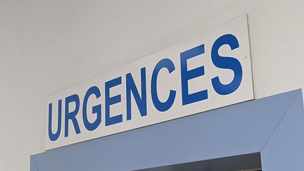 L'entrée des urgences d'un hôpital, comme ici à Cholet&nbsp;(Maine-et-Loire). (FRANCEINFO / RADIOFRANCE)