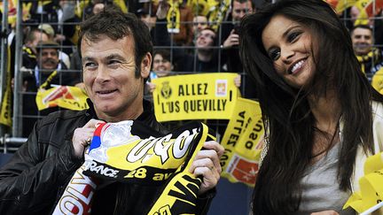 Tous deux originaires de Normandie, Franck Dubosc et l'ex Miss France Malika M&eacute;nard ne pouvaient que s'entendre lors de la finale de la Coupe de France opposant Quevilly &agrave; Lyon. (MOUILLAUD RICHARD / LE PROGRES / MAXPPP)