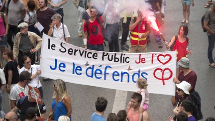 Mobilisation pour la défense des services publics à Marseille, le 26 mai 2018. (BERTRAND LANGLOIS / AFP)