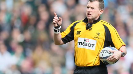 Nigel Owens, en plein travail.  (PAUL CURRIE / BACKPAGE IMAGES LTD)