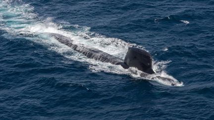 e sous-marin nucléaire d'attaque de la marine française "Suffren", construit par Naval Group, pendant des essais en mer. Cette photo a été publiée le 20 octobre 2020 par le constructeur naval français. (NAVAL GROUP / AFP)