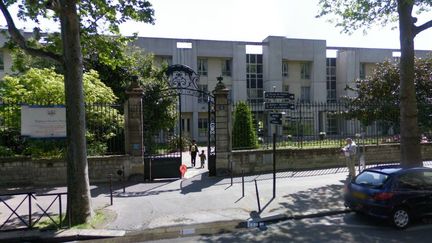 L'h&ocirc;pital Sainte-P&eacute;rine est situ&eacute; dans le 16e arrondissement de Paris. (CAPTURE D'ECRAN GOOGLE EARTH / FRANCETV INFO)