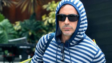 Robert Downey Jr en mode incognito. "Kenny's dead?" (KM PRESS GROUP / REX / SIPA)