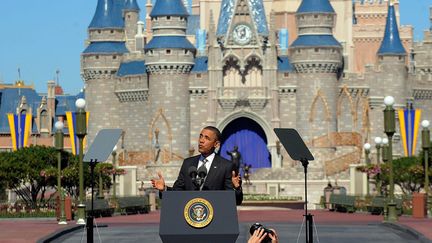 Le pr&eacute;sident am&eacute;ricain Barack Obama s'exprime sur sa strat&eacute;gie de d&eacute;veloppement du tourisme au Walt Disney Resort de Lake Buena Vista (Floride), le 19 janvier 2012. (BRIAN BLANCO / EPA / MAXPPP)