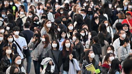 De jeunes Sud-Coréens lors du festival K-Culture à Séoul (Corée du Sud), le 7 octobre 2022. (JUNG YEON-JE / AFP)