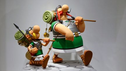 Les figurines d'Astérix et Obélix par Uderzo exposées au musée Maillol à Paris du 27 mai au 30 septembre 2021. Les BD d'Astérix ont été traduites en 77 langues et vendues à plus de 280 millions d'exemplaires depuis la création du personnage en 1961. (CHESNOT / GETTY IMAGES EUROPE / GETTY IMAGES)