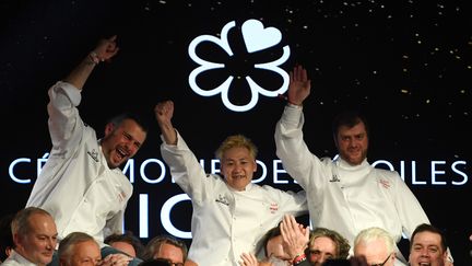 Les chefs Glenn Viel, Kei Kobayashi et Christopher Coutanceau lors du gala du Guide Michelin, le 27 janvier 2020, à Paris. (MARTIN BUREAU / AFP)