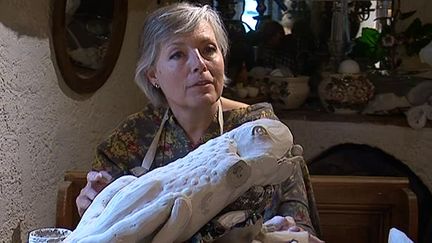 La cantatrice Mireille Delunsch a installé son atelier de céramique à Torcé-la-Vallée dans la Sarthe pour créer ses oeuvres oniriques 
 (France 3 / Culturebox)