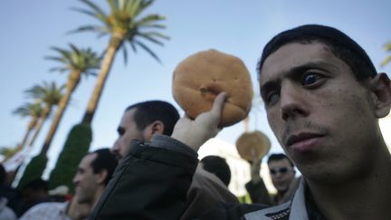 Manifestation à Rabat de chômeurs malvoyants diplômés, le 3 décembre 2007. (ABDELHAK SENNA / AFP)