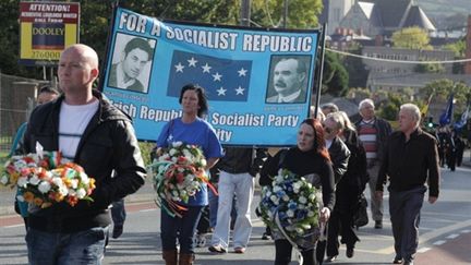 Des militants du Parti républicain socialiste irlandais, branche politique de l'INLA, le 11 octobre 2009. (© AFP/BARBARA FLING)