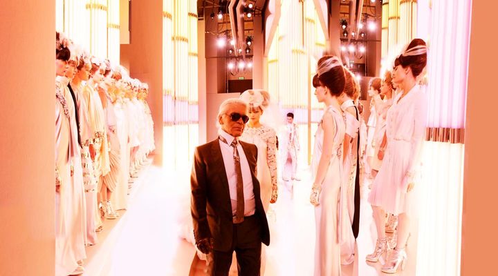 Photo extraite de l'ouvrage “Lagerfeld The Chanel Shows” par Simon Procter, objet d'une exposition jusqu’au 30 octobre 2019 au Royal Monceau Raffles Paris (SIMON PROCTER)