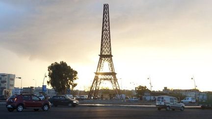 La réplique de la Tour Eiffel, installée sur un rond-point de Fès (Maroc), a disparu (ici le 20 octobre 2012)
 (Fadel Senna / AFP)