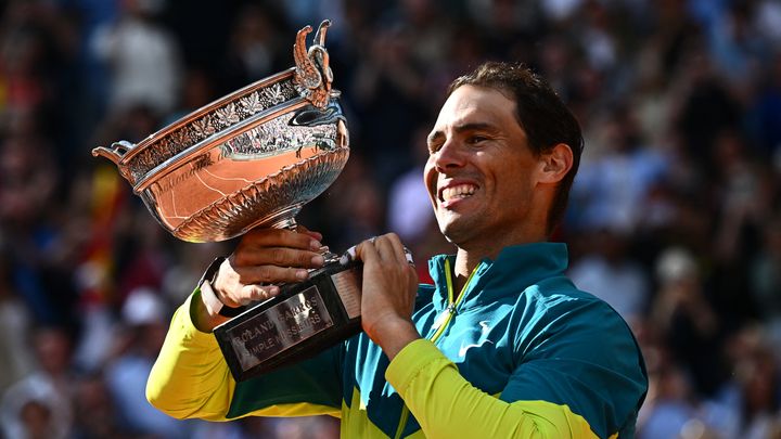 Rafael Nadal a remporté son quatorzième Roland-Garros, le 5 juin 2022. (ANNE-CHRISTINE POUJOULAT / AFP)