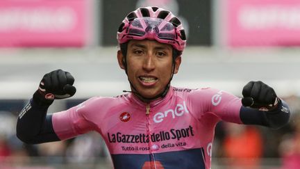 Egan Bernal a remporté la 16e étape du Giro devant Romain Bardet.&nbsp; (LUCA BETTINI / AFP)