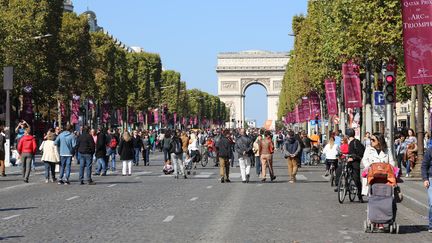 Journée sans voitures : les vélos profitent de l'opération dans Paris