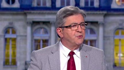 Présidentielle : Jean-Luc Mélenchon veut envoyer des casques bleus en Ukraine pour défendre les centrales nucléaires (FRANCE 2)