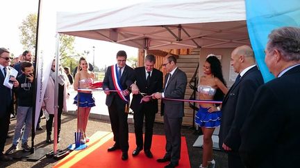 Bertrand Ritouret, vice-président de Tours Métropole et maire de Luynes, et Philippe Briand, président de Tours Métropole, lors de l'inauguration&nbsp;d'une station d'épuration de Luynes (Indre-et-Loire), samedi 7 octobre 2017. (CAPTURE D'ECRAN FACEBOOK / TOURS METROPOLE VAL DE LOIRE)