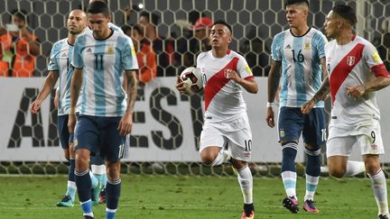 Christian Cueva, buteur contre l'Argentine (LUKA GONZALES / AFP)